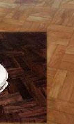 Escurecimento em piso de madeira tons escuros Escurecimento em piso de madeira tons escuros