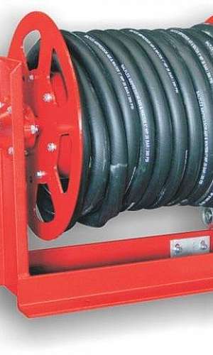 Sistema de hidrantes e mangotinhos para combate a incêndio Sistema de hidrantes e mangotinhos para combate a incêndio